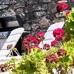 ヴィラ Hilltop Hideaway By Escape To Madeira